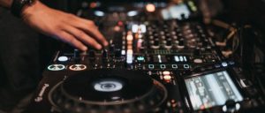 איגואנה DJ's, מוזיקה לאירועים, תקליטן לחתונה, תקליטן לבר מצווה, מסיבת חתונה, תקליטן למסיבות, DJ מקצועי, DJ לאירועים, מוזיקה לחתונות, אירוע מושלם, רחבת ריקודים