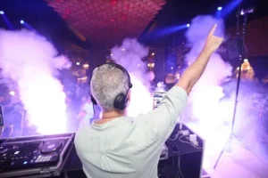 איגואנה DJ's, מוזיקה לאירועים, תקליטן לחתונה, תקליטן לבר מצווה, מסיבת חתונה, תקליטן למסיבות, DJ מקצועי, DJ לאירועים, מוזיקה לחתונות, אירוע מושלם, רחבת ריקודים