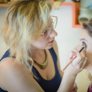 עינת אריאלי, איפור מקצועי, איפור לכלות, עיצוב שיער, איפור לאירועים, סדנאות איפור, ציורי פנים לילדים, מאפרת מקצועית, עיצוב שיער כלות, איפור מלוות, הפעלות לילדים.